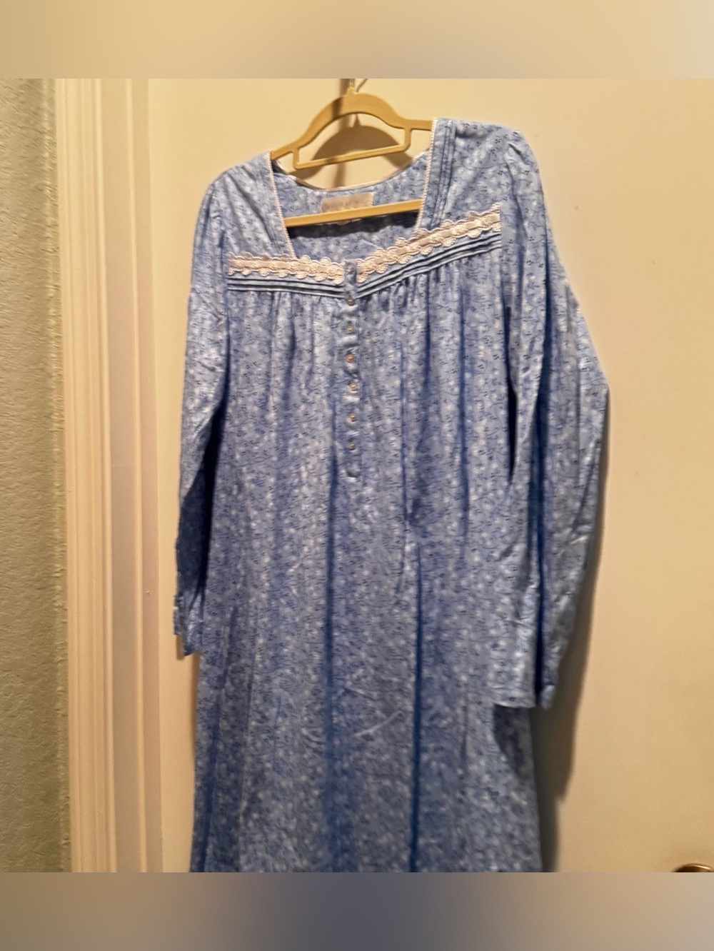 EILEEN WEST NWOT soft cotton nightgown